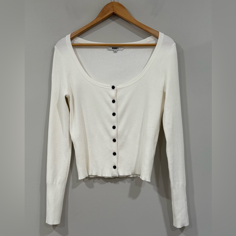 Women’s Cream Button-Front Ribbed Sweater - Picture 3 of 6